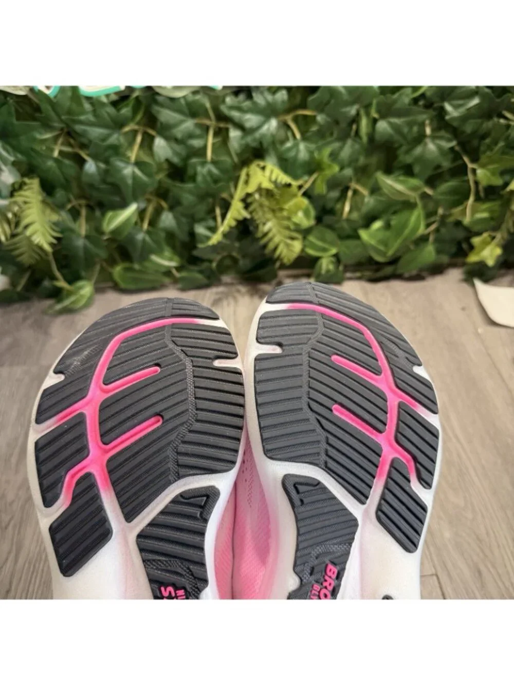 Brooks Glycerin 23 White Phantom Cyber Pink Women Sz 6 Road Running Shoe Rare